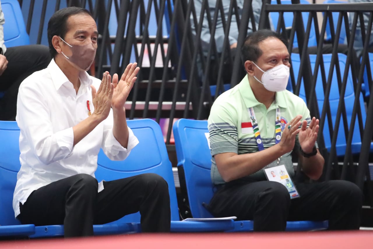 Menpora Amali Dampingi Presiden Jokowi Nonton Pertandingan Blind Judo Peparnas XVI Papua