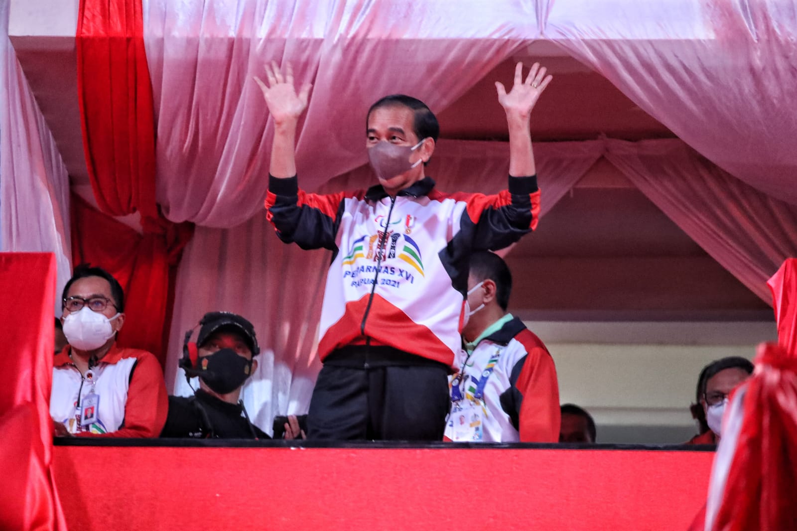 Resmi Tutup Peparnas XVI, Presiden Jokowi Puji Kesuksesan Tuan Rumah Papua