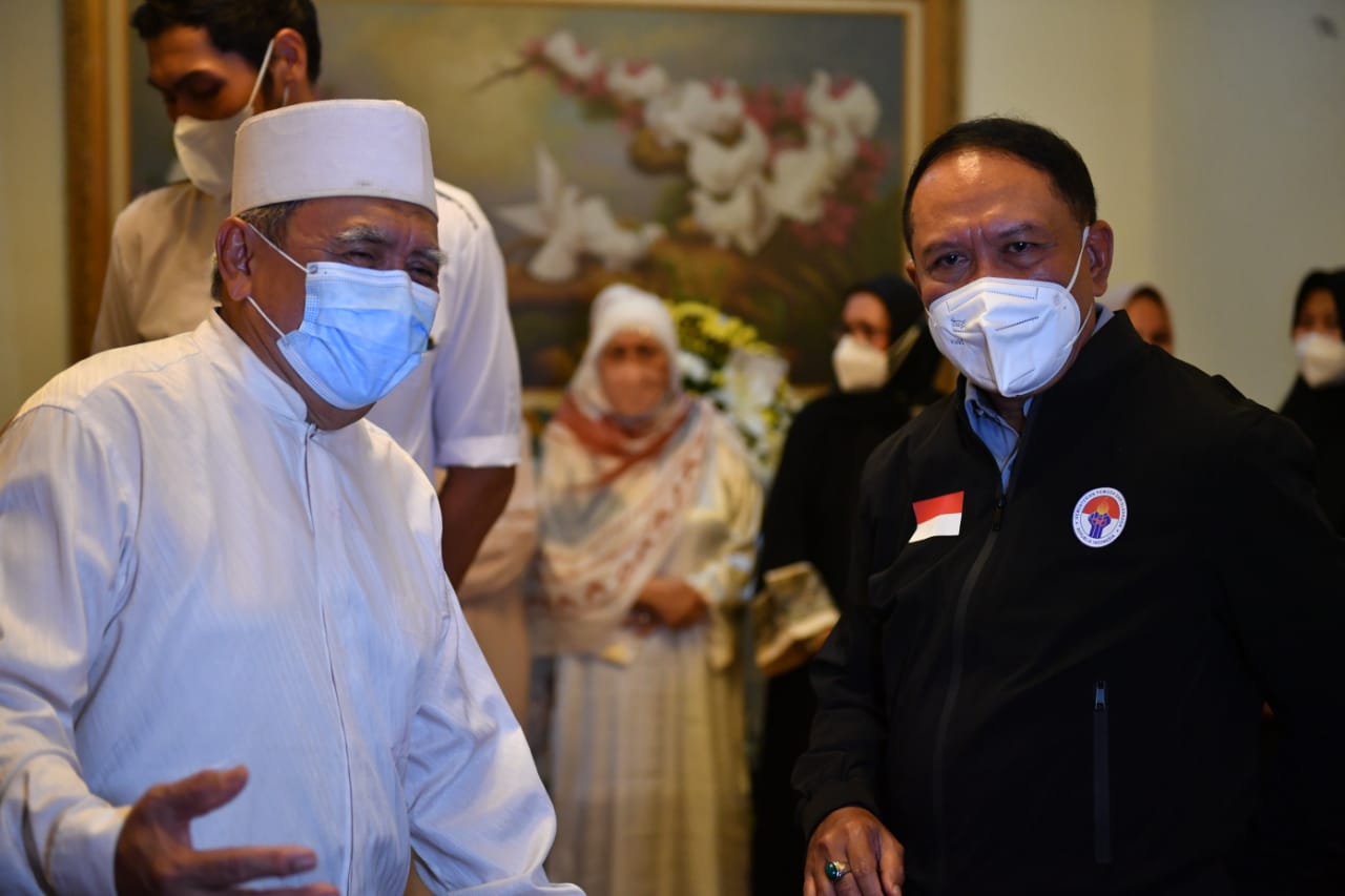 Keluarga Verawaty Fajdrin Ucapkan Terima Kasih Kepada Presiden Jokowi & Menpora Amali Atas Perhatian Penuh Selama Almarhumah Dirawat