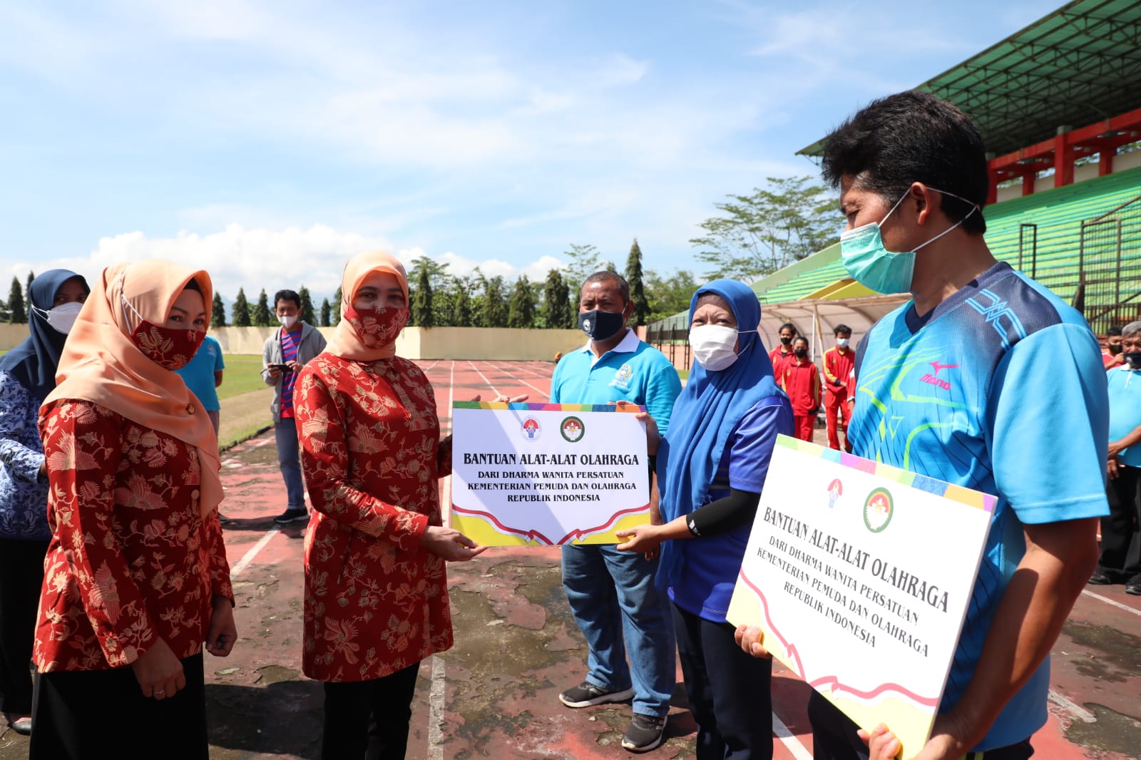 Beri Bantuan Sarana dan Prasarana Olahraga di Magelang, DWP Kemenpora Harap Atlet Muda Raih Prestasi Menuju Tingkat Dunia