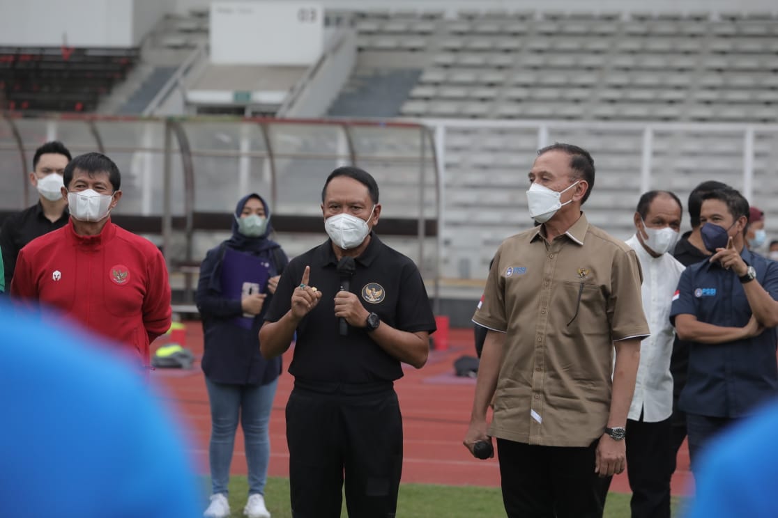 Tinjau Tc Timnas Indonesia U 19 Menpora Beri Motivasi Pemain Dan Sampaikan Salam Dari Presiden Jokowi