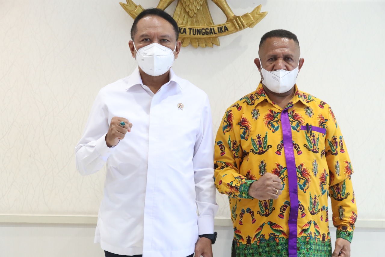 Bupati Pegunungan Bintang Sampaikan Aspirasi Pembangunan Sarana dan Prasarana Olahraga pada Menpora Amali