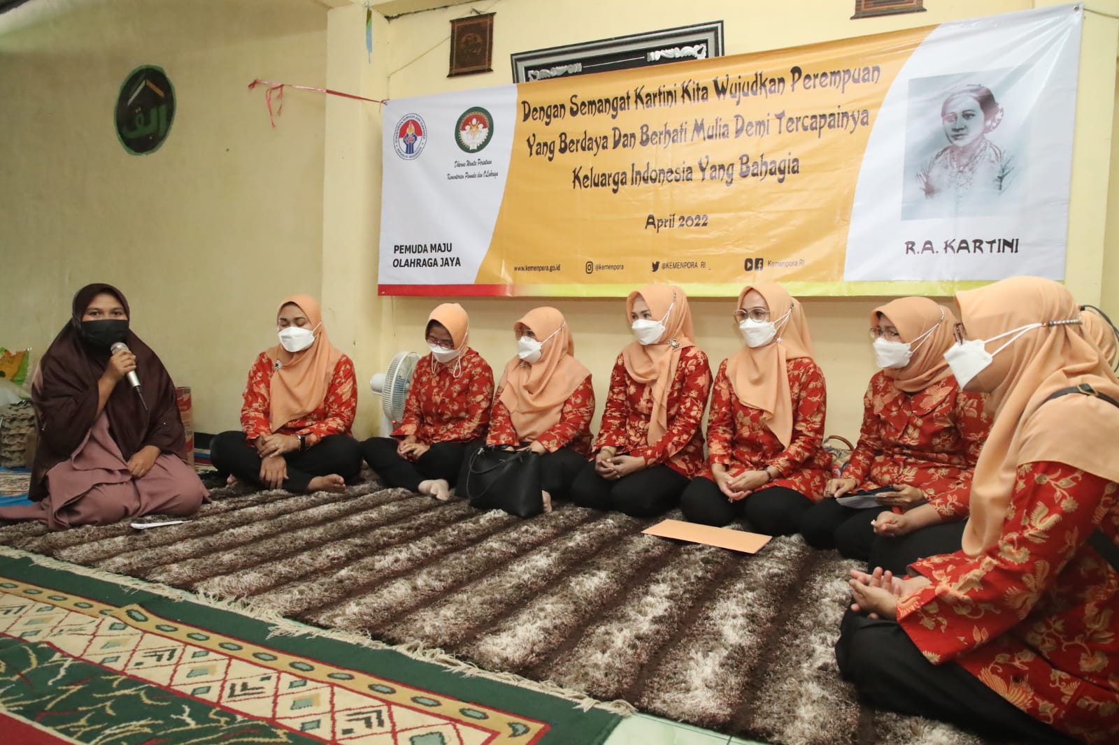 Peringati Hari Kartini, DWP Kemenpora Gelar Bakti Sosial Beri Bantuan Yayasan Yatim dan Dhuafa Al Abqo Amanah