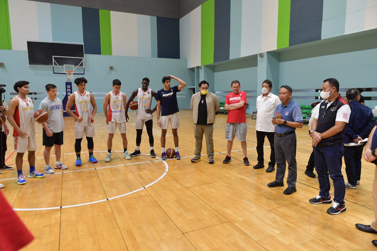 Menpora Amali Beri Semangat Pelatnas Gabungan Tim Basket Indonesia