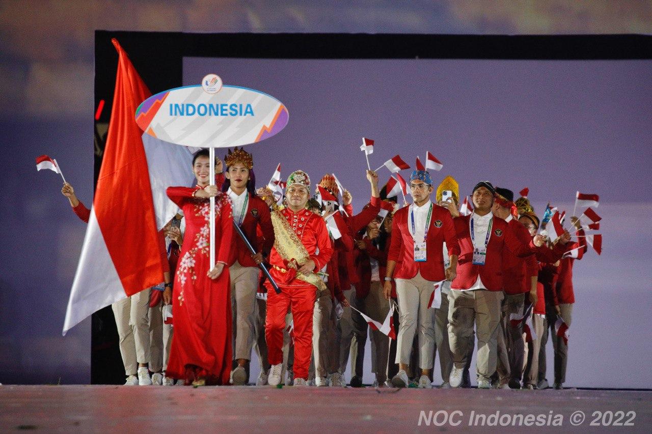 Pembukaan SEA Games 2021 Vietnam Berlangsung Meriah, Langkah Tegap Emilia Nova Bawa Bendera Mera Putih untuk Kontingen Indonesia