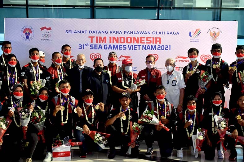 Bawa Pulang 8 Medali Emas dan 6 Perak, Tim Dayung SEA Games 2021 Disambut Kemenpora di Bandara Soetta