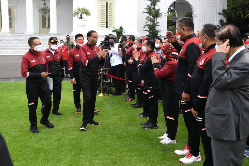 Menpora Amali Dampingi Presiden Jokowi Serahkan Bonus Atlet SEA Games 2021 Vietnam