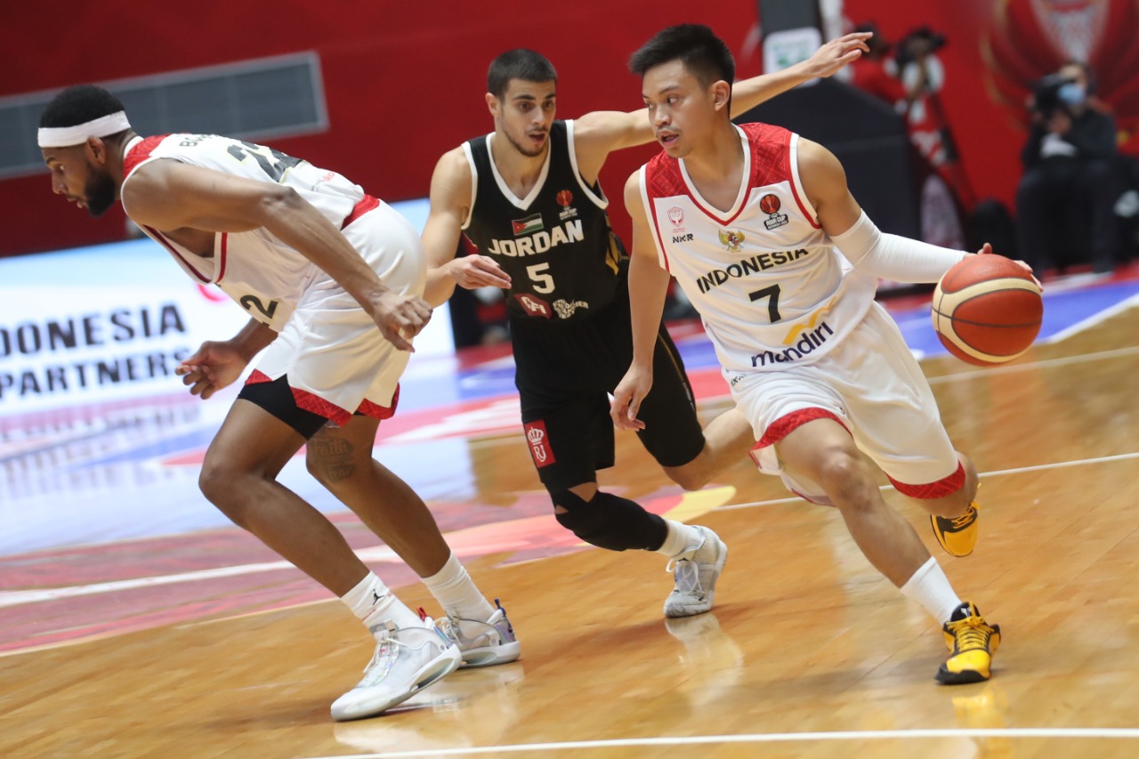 Takluk Lawan Yordania 65-74, Menpora Amali Tetap Dukung Perjuangan Timnas Basket Indonesia