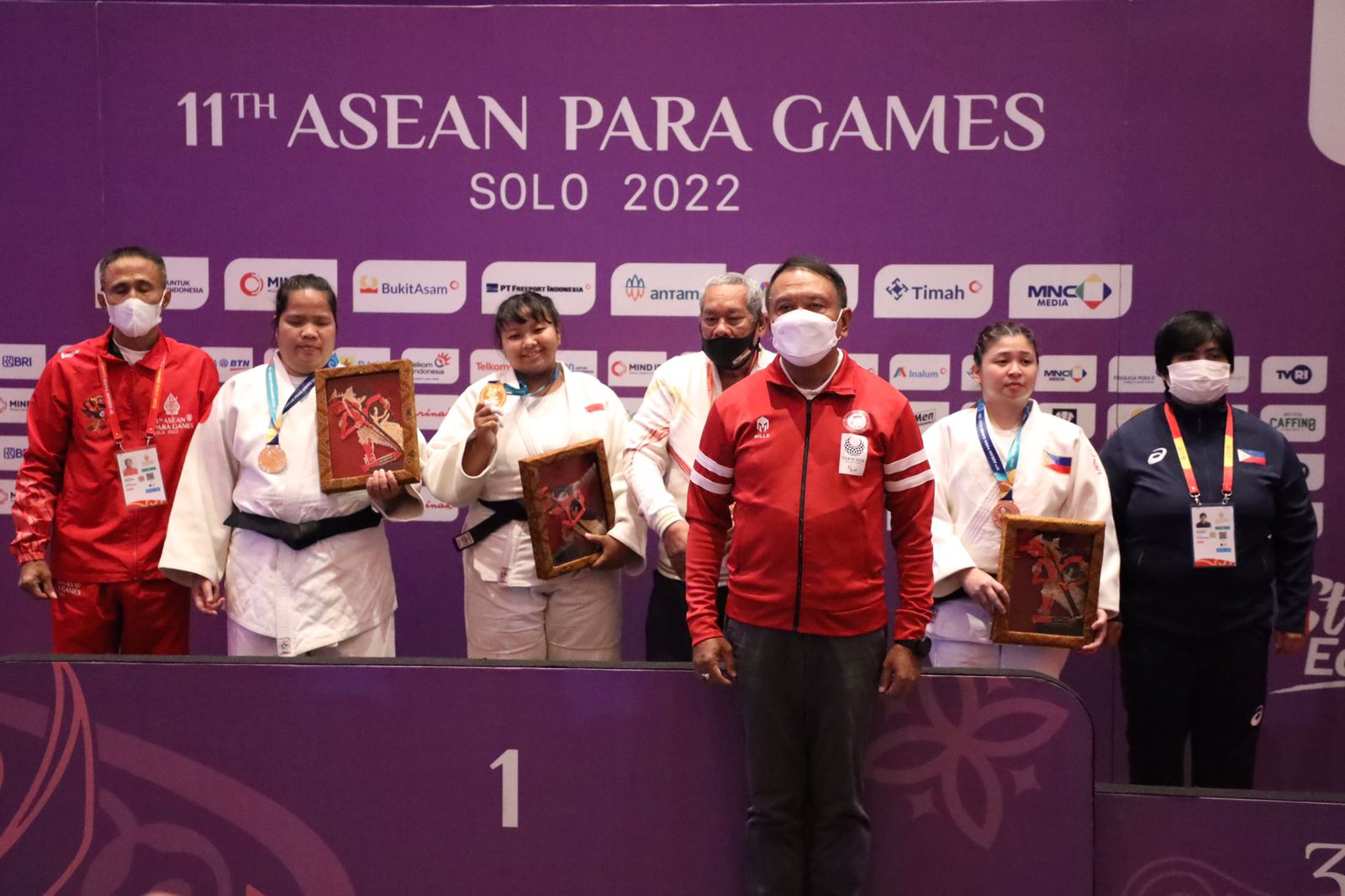 Serahkan Medali Emas di Cabor Judo Tuna Netra, Menpora Amali Sebut Perolehan Medali Indonesia Masih On The Track Menuju Juara Umum