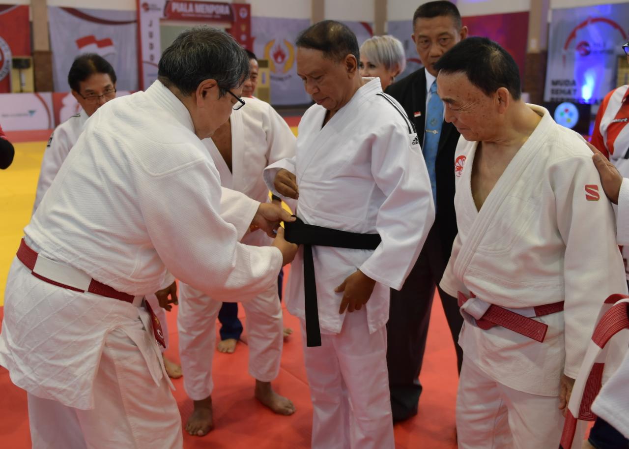 Dukung Perkembangan Judo Indonesia, Menpora Amali Mendapat Dan V Kehormatan dari PJSI