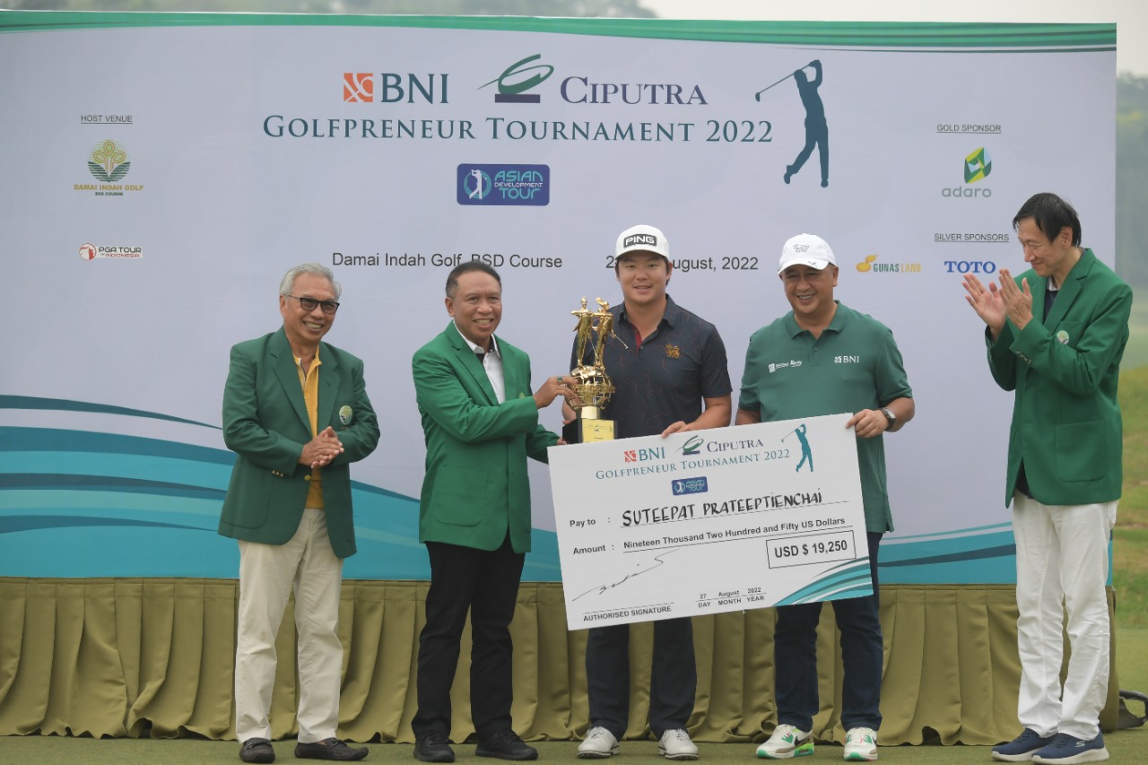 Serahkan Piala BNI Ciputra Golfpreneur Tournament ADT 2022, Menpora Amali Ingin Golf Bisa Terus Lahirkan Talenta Muda