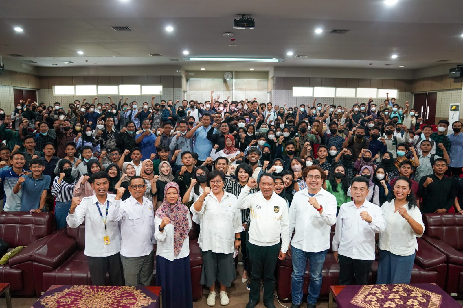 Berikan Kuliah Reguler sebagai Dosen FIK Unnes, Menpora Amali Sampaikan Pentingnya Peran IPTEK untuk Kemajuan Olahraga Indonesia