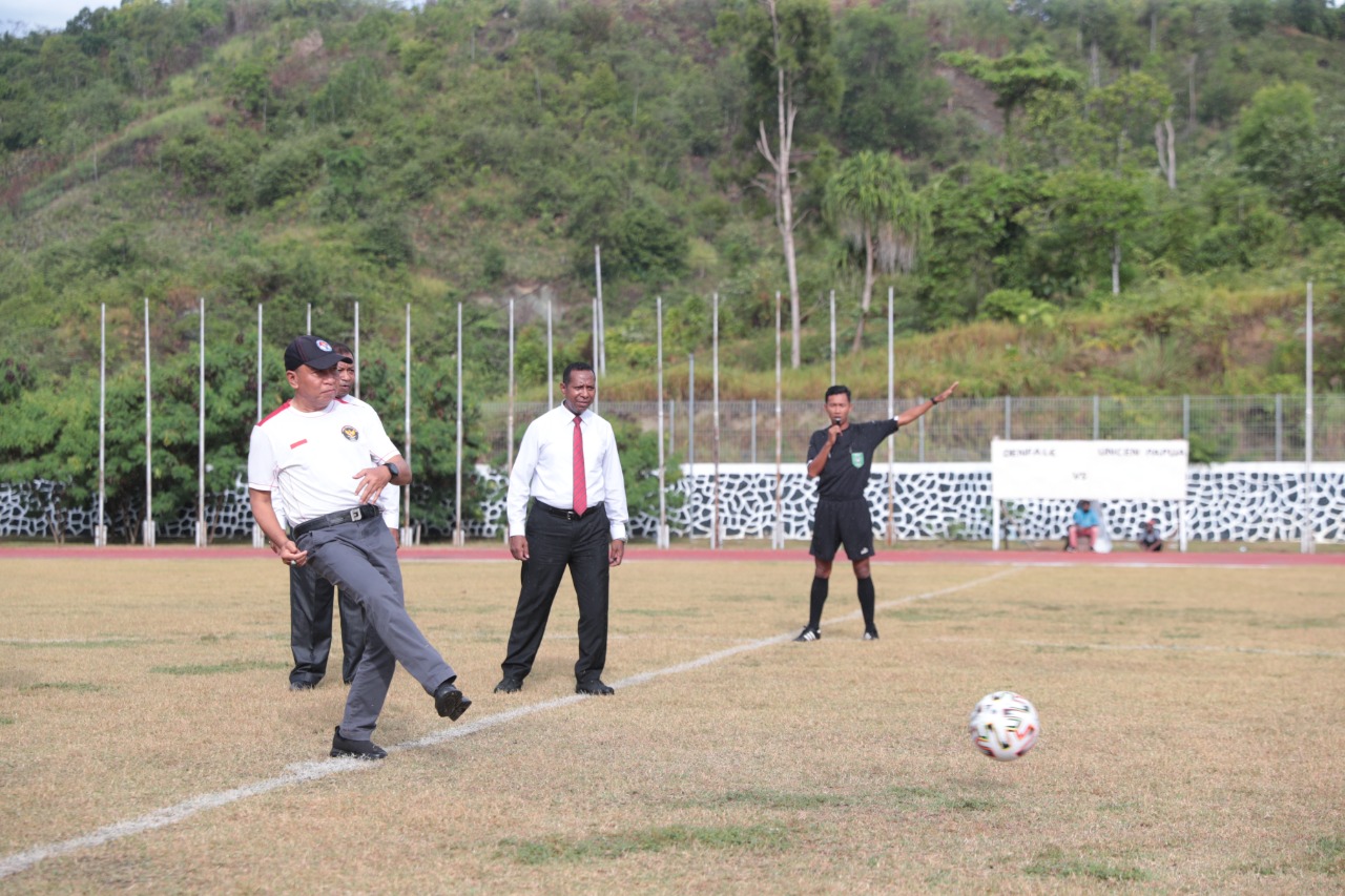 Menpora Amali Buka Turnamen Sepak Bola Piala Rektor Uncen 2022