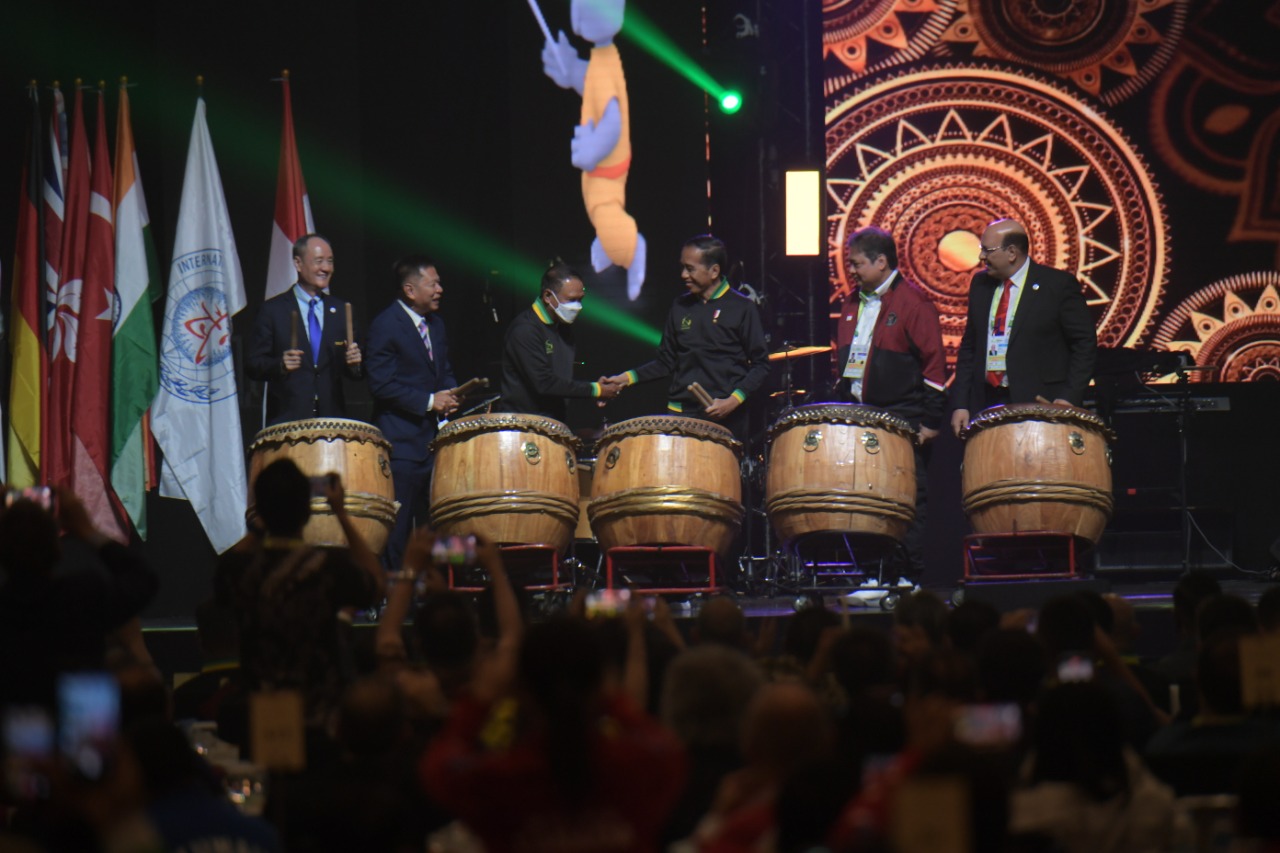 Menpora Amali Bersama Ketum PB WI Airlangga Hartarto Dampingi Presiden Joko Widodo Buka Kejuaraan Dunia Wushu Junior 2022 di Tangerang