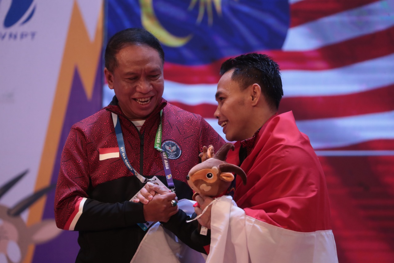 Raih Dua Medali Perak di Kejuaraan Dunia Angkat Besi 2022, Menpora Amali Harap Eko Yuli Jadi Contoh Atlet Muda