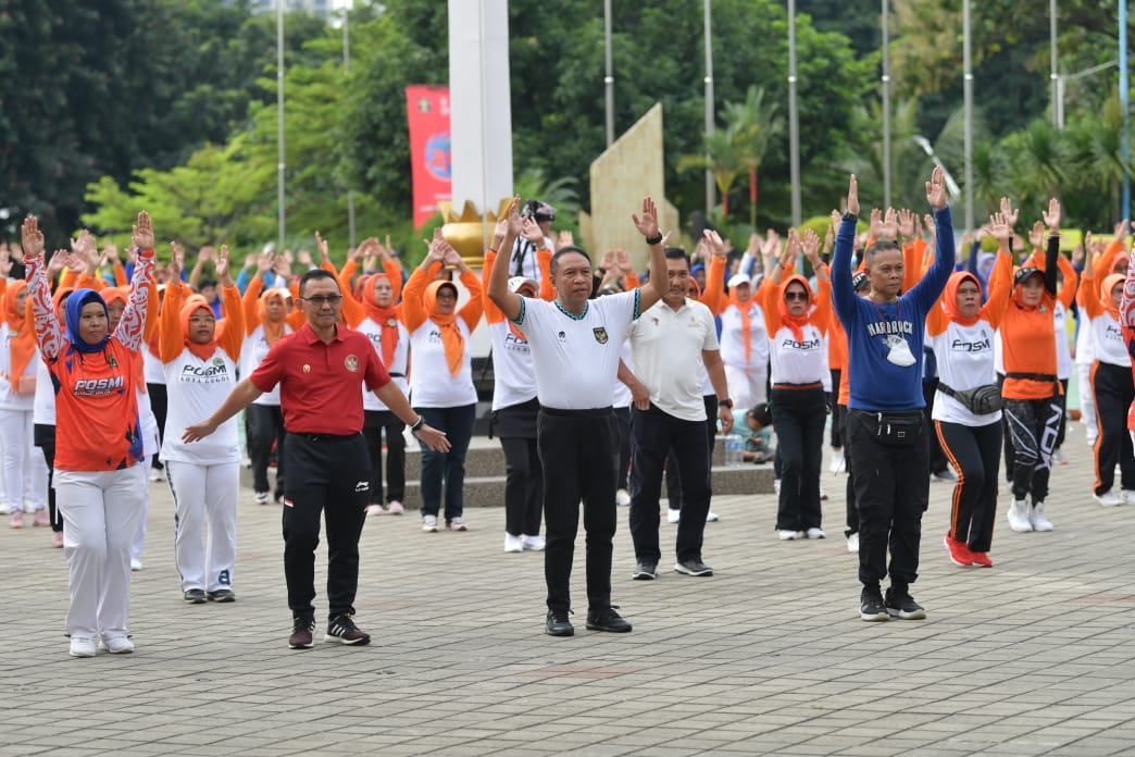 Ikuti Senam Hari Krida, Menpora Amali Ajak Masyarakat Semangat Berolahraga untuk Hidup Sehat dan Bugar