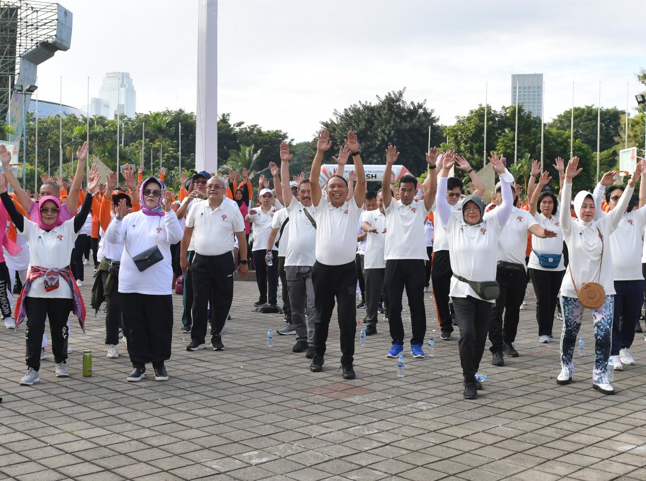 Wujudkan Masyarakat Indonesia Bugar, Menpora Amali Senam Hari Krida Bareng Kementerian/Lembaga dan Inorga