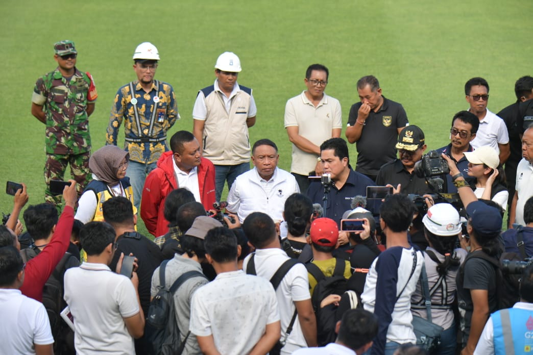 Menpora Amali bersama Ketum PSSI Tinjau Stadion Kapten I Wayan Dipta, Renovasi Hampir Tuntas