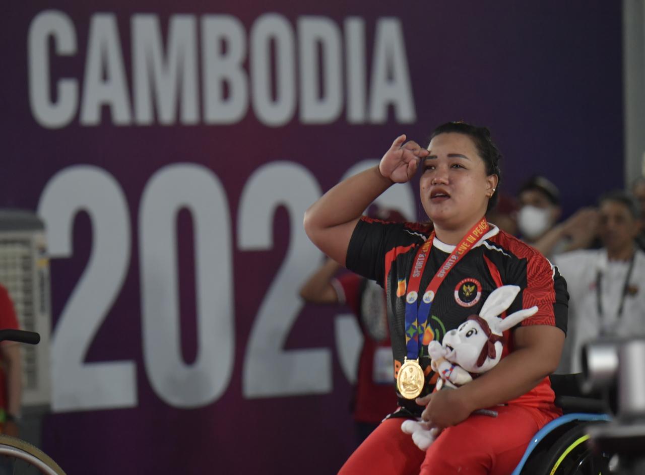 Raih Emas dan Pecahkan Rekor di Asean Para Games 2023 Kamboja, Lifter Shebrioni Persembahkan Medali Juara Untuk Mendiang Anaknya