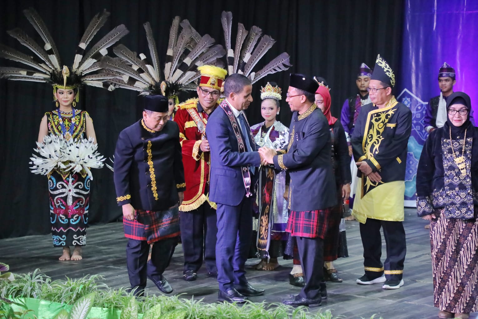 Kunjungi UPTD Taman Budaya Samarinda, Delegasi OIC-CA 2023 Disuguhi Teater Sambut IKN