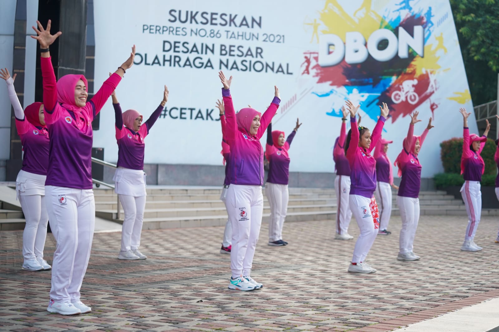 Wujudkan Indonesia Bugar, Kemenpora Terus Semarakkan Hari Jumat Krida Dengan Senam dan Olahraga Bersama
