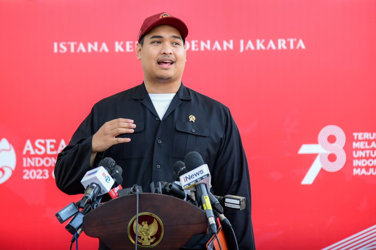 Menpora Dito Ratas Dengan Presiden Jokowi Bahas Kemudahan Industri Olahraga