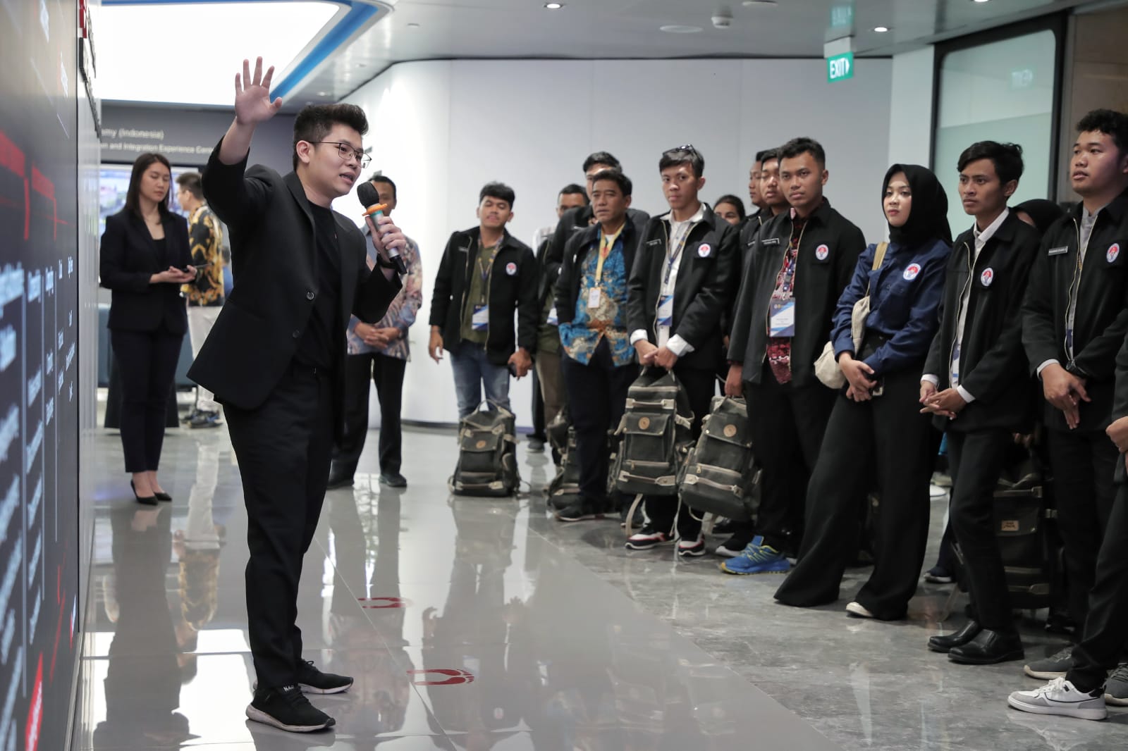 Peserta PKPMN Angkatan IV 2023 Kemenpora Belajar Teknologi di Kantor Huawei Indonesia