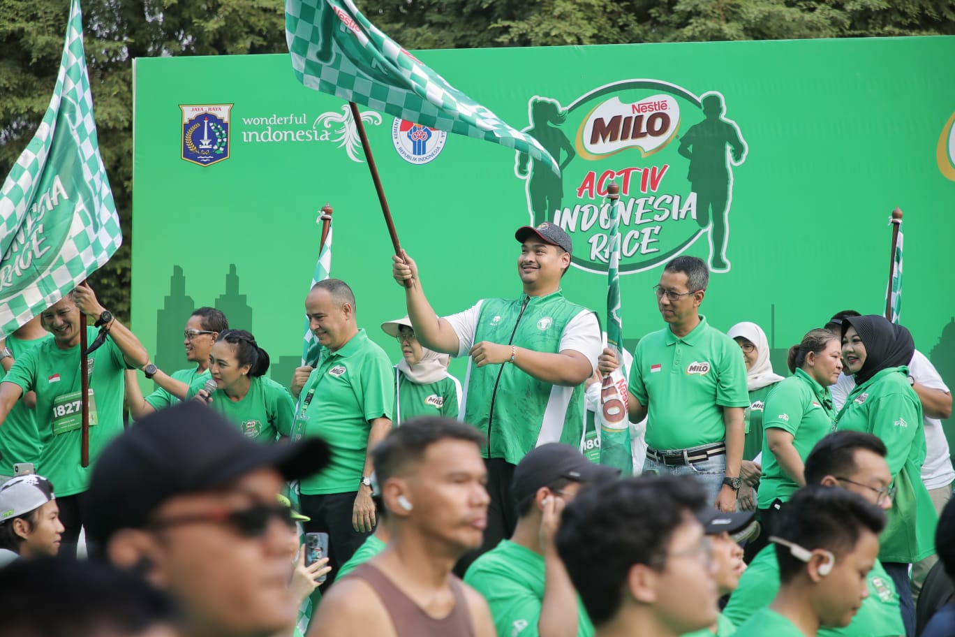 Wakili Presiden Jokowi, Menpora Dito Lepas 13 Ribu Peserta Lari MILO Activ Indonesia Race