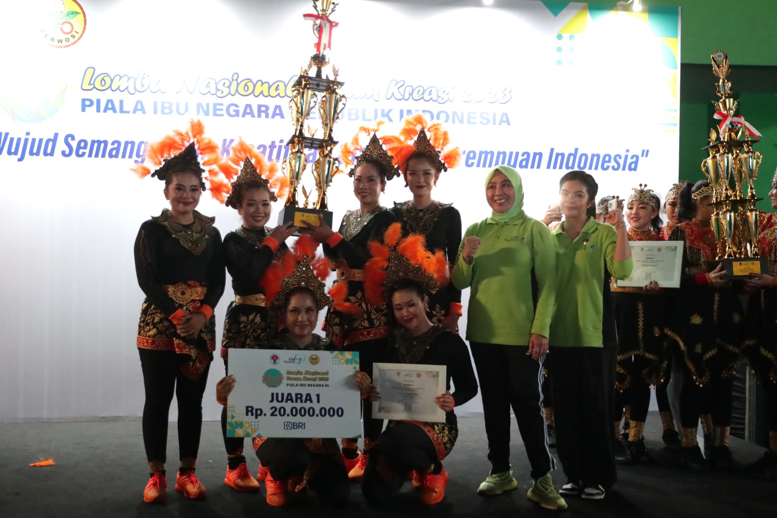 Tim Senam Kreasi Asal Karangasem Bali Juara LNSK 2023