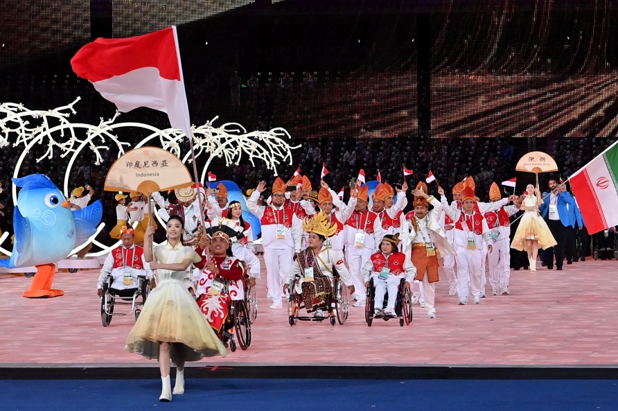 Asian Para Games 2022 Hangzhou Resmi Dibuka, Defile Katingan Indonesia Bamarkan Kekayan Budaya Nusantara