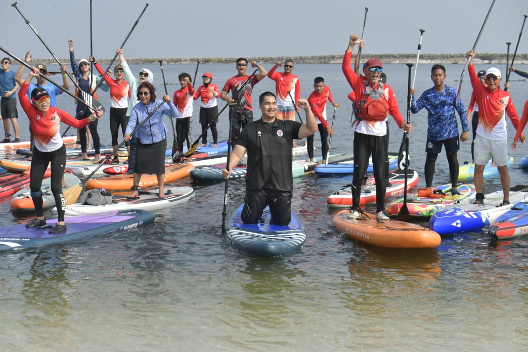 Menpora Dito Lepas Kontingen Indonesia yang Ikuti ICF Stand Up Paddle World Championship di Thailand