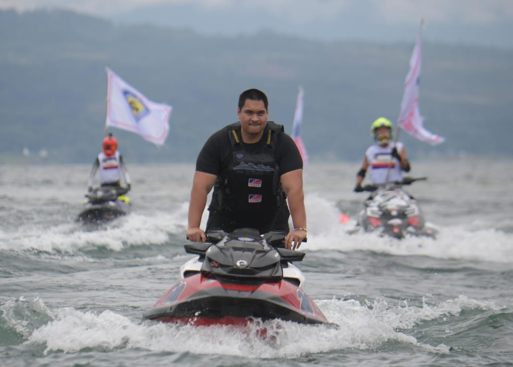 Serunya Menpora Dito Pimpin Parade Lap Diatas Jet Ski Kejurnas Aquabike 2024 Danau Toba