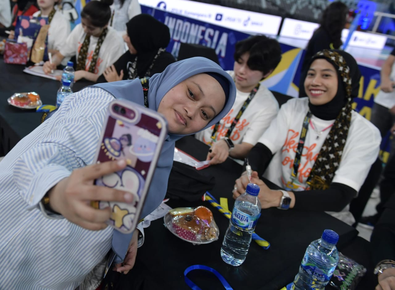 Jauh-jauh Dari Malaysia, Rebecca Rela Beli Tiket Fans Signing Untuk Lihat Red Sparks dan Megawati