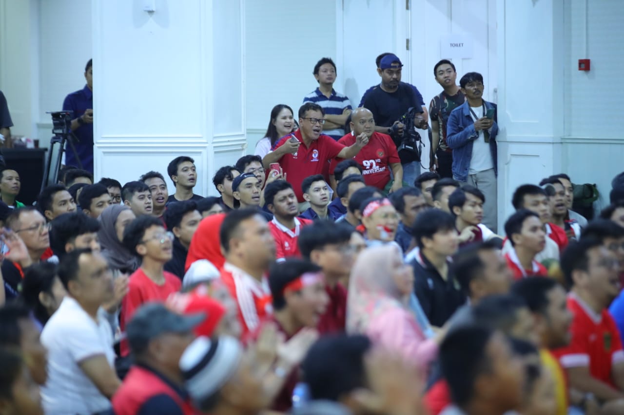 Masyarakat Antusias Ramaikan Nobar Timnas Indonesia U-23 Kontra Guinea U-23 di Kemenpora