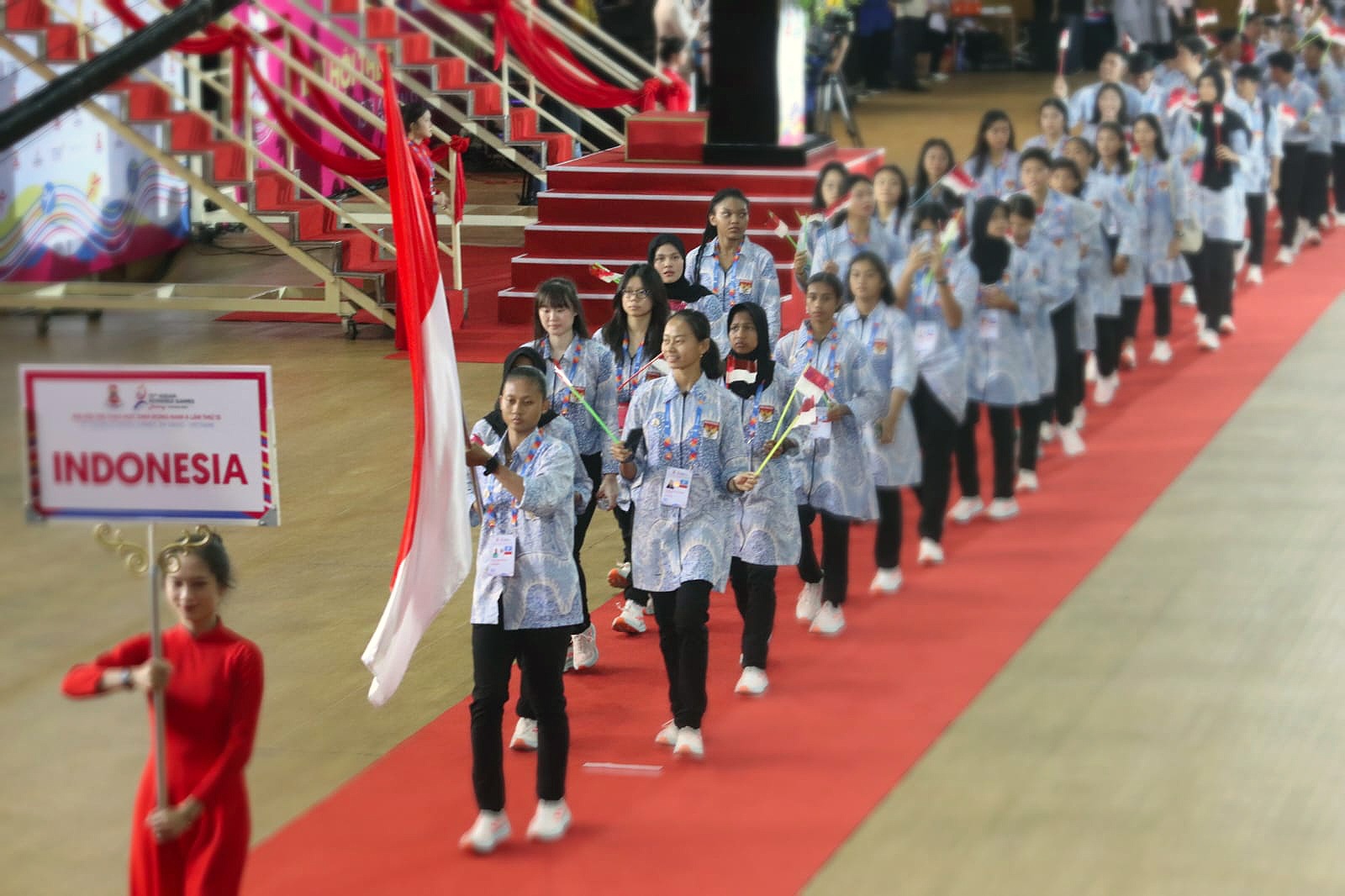 Kontingen Indonesia Kenakan Batik dalam Defile Opening Ceremony 13th ASEAN Schools Games 2024 Vietnam