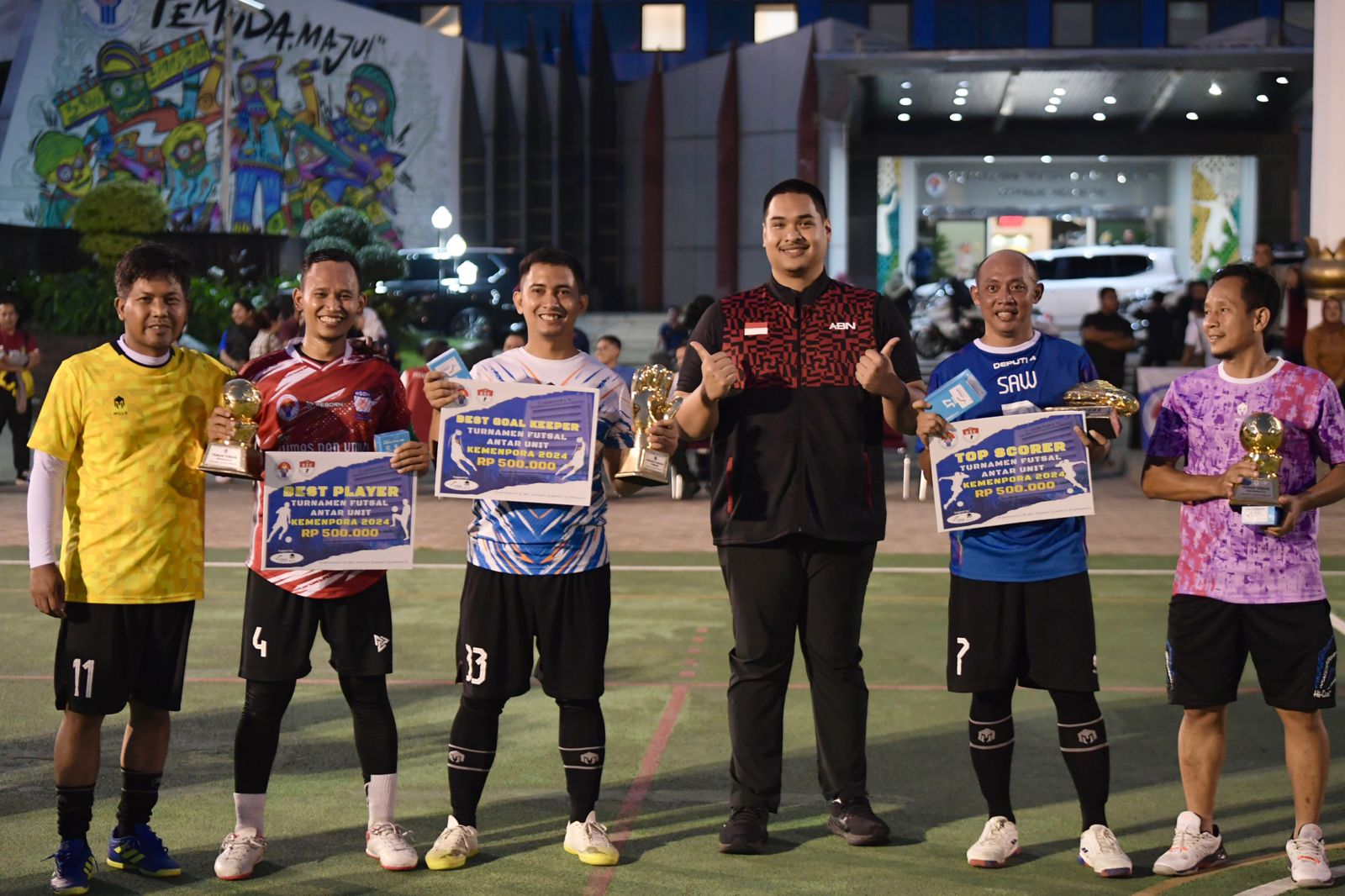 Menpora Dito Tutup Turnamen Futsal Antar Unit Kemenpora 2024