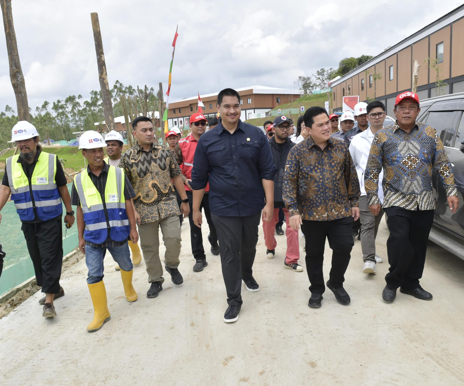 Usai Sidang Kabinet di IKN, Menpora Dito Bersama Menteri BUMN Tinjau National Training Center PSSI