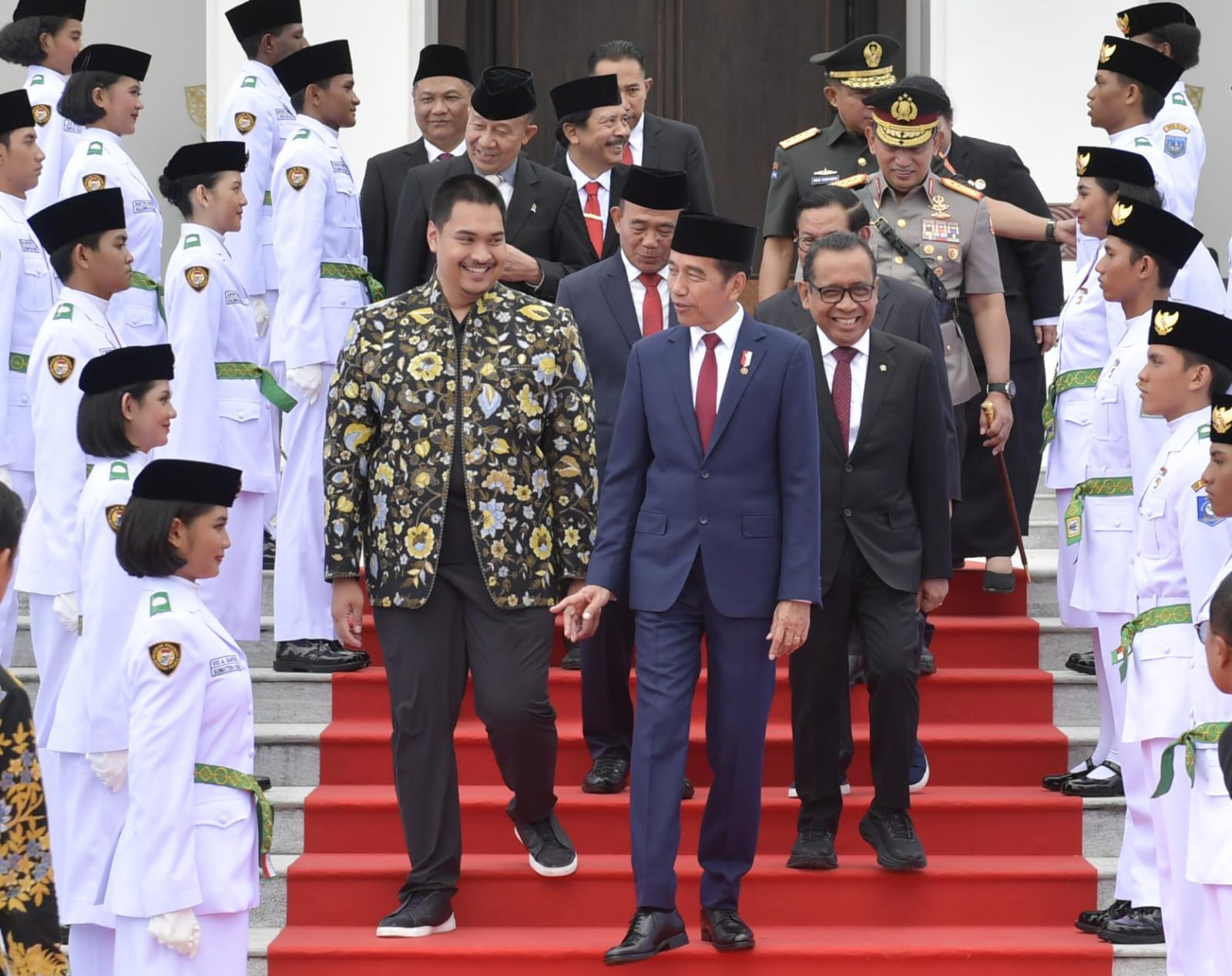 Menpora Dito Dampingi Presiden Jokowi Kukuhkan 76 Anggota Paskibraka di IKN