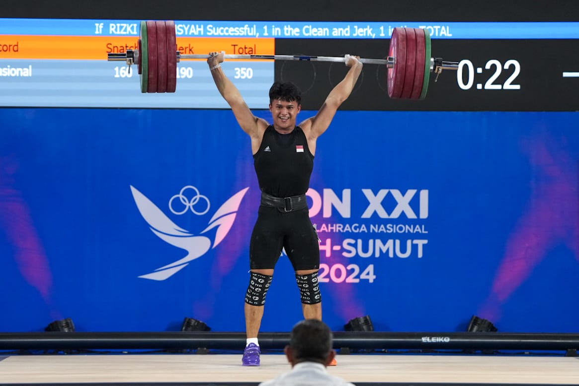 Lifter Rizki Juniansyah Bangga Raih Medali Emas dan Pecahkan Rekor Nasional di PON XXI Aceh-Sumut 2024