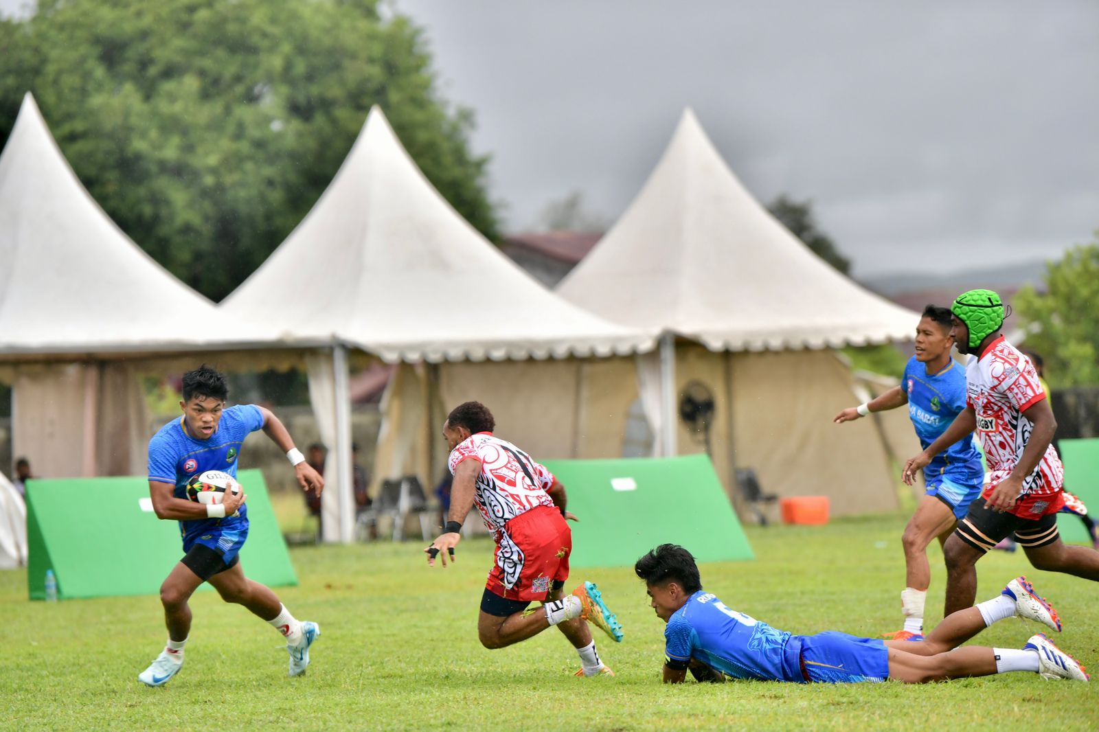 Di Tengah Guyuran Hujan, Jabar Taklukkan Papua 17-10 dalam Penyisihan Rugby 7’s PON XXI Aceh-Sumut 2024