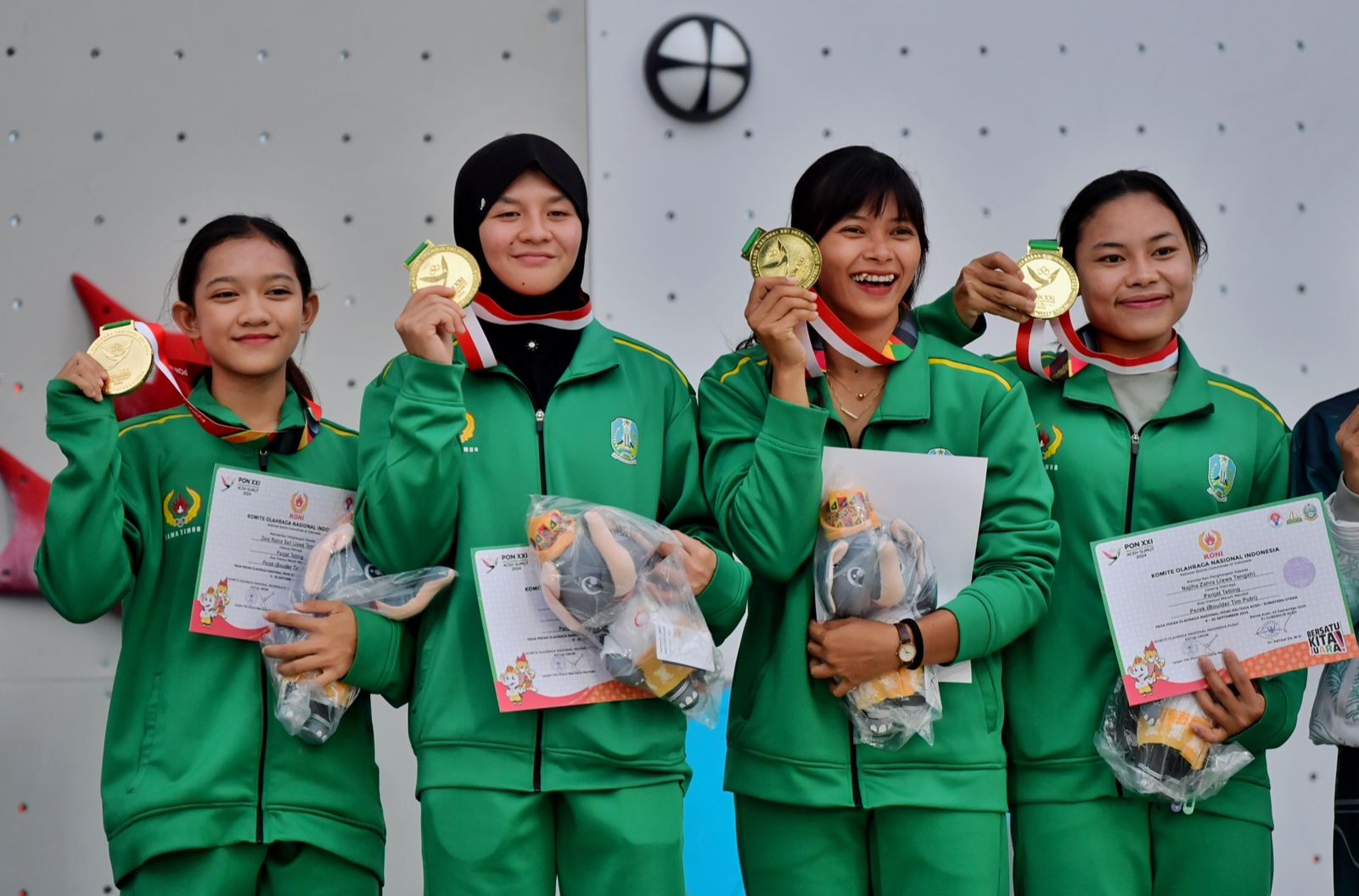 Borong Tujuh Medali Emas, Jatim Juara Umum Panjat Tebing PON XXI Aceh ...