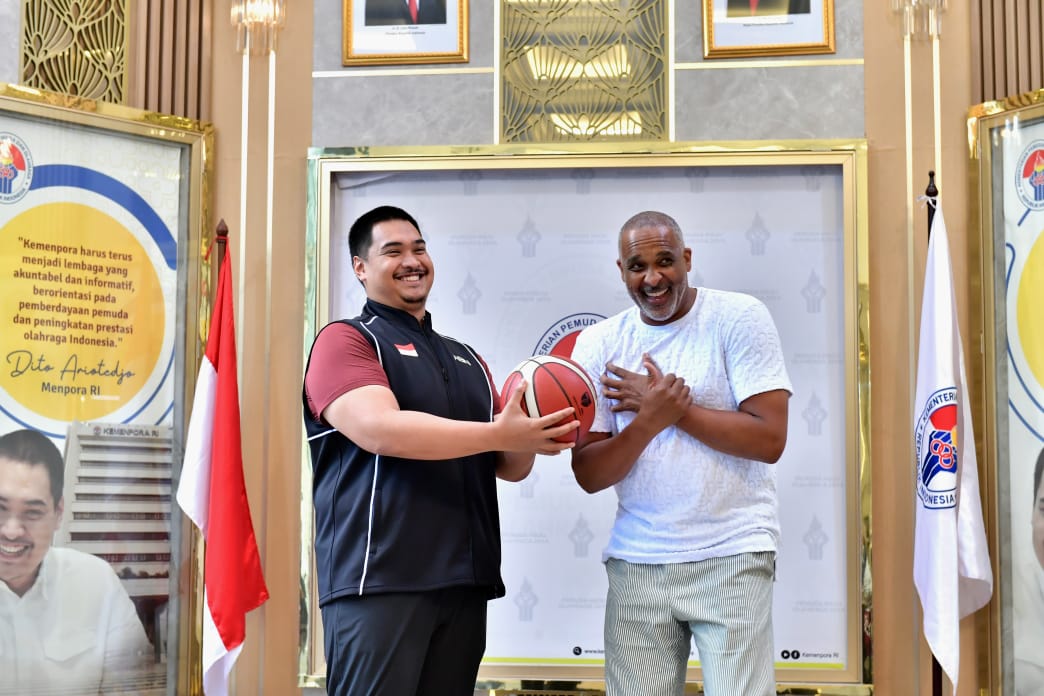 Menpora Dito Harap Kedatangan Pelatih Basket Phil Handy Bisa Berdampak Terhadap Perkembangan Bola Basket Indonesia