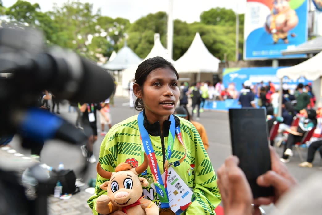 Latihan Rutin dan Doa Jadi Kunci Yosintha Boyani Sumbang Emas untuk NTT di Peparnas XVII Solo 2024