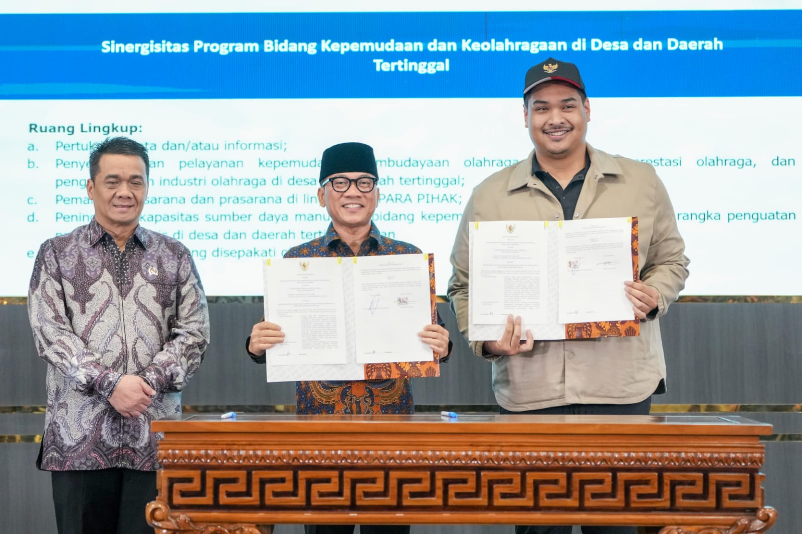 Dukung Asta Cita Presiden, Menpora Dito dan Mendes Yandri Teken Nota Kesepahaman Sinergitas Program