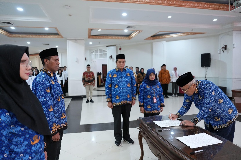 Ambil Sumpah PPPK dan Serahkan SK CPNS Baru Kemenpora, Sesmenpora Harap Pegawai Bekerja dengan Baik