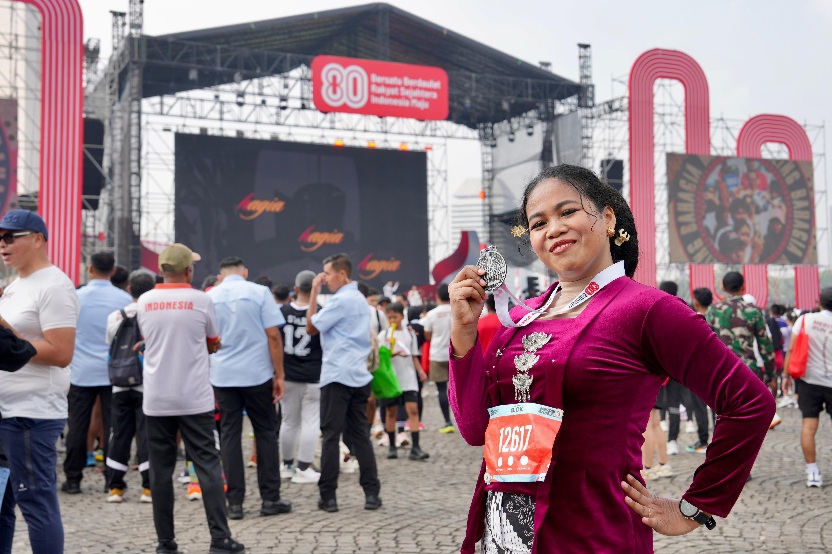 Siti Rohaniah, Peserta Merdeka Run 8.0 K yang Lestarikan Baju Budaya Nusantara dengan Berolahraga
