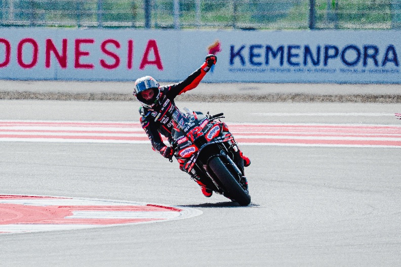 Marco Bezzecchi Juara Sprint Race MotoGP Mandalika 2025, Marc Marquez Rebut Posisi Ketujuh