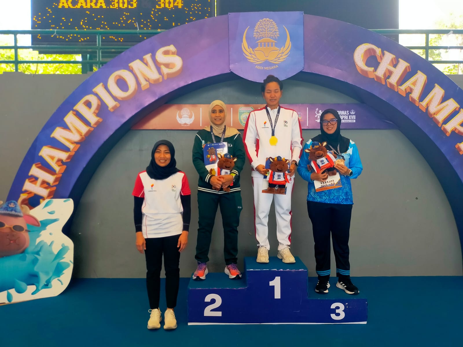 Yessy Kembali Mengamankan Medali Emas Ketiganya di Nomor 50 Meter Gaya Bebas Putri