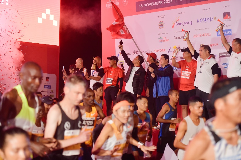 Dukung Sports Tourism, Menpora Erick Lepas Belasan Ribu Pelari Bank Jateng Borobudur Marathon 2025