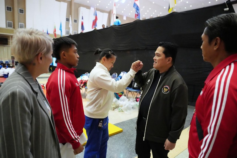 Menpora Erick Sebarkan Semangat Olimpiade di Lapangan SEA Games 2025 Thailand